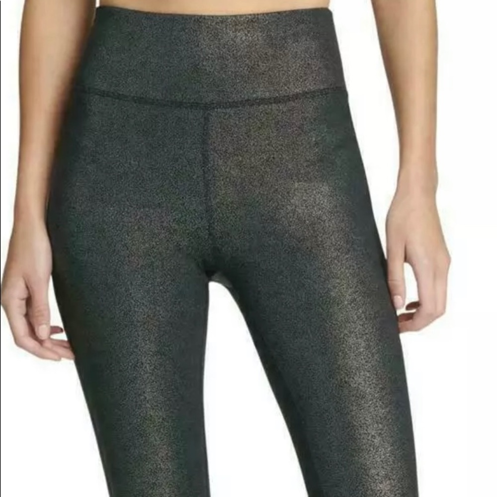 Pull on shimmer performance capri